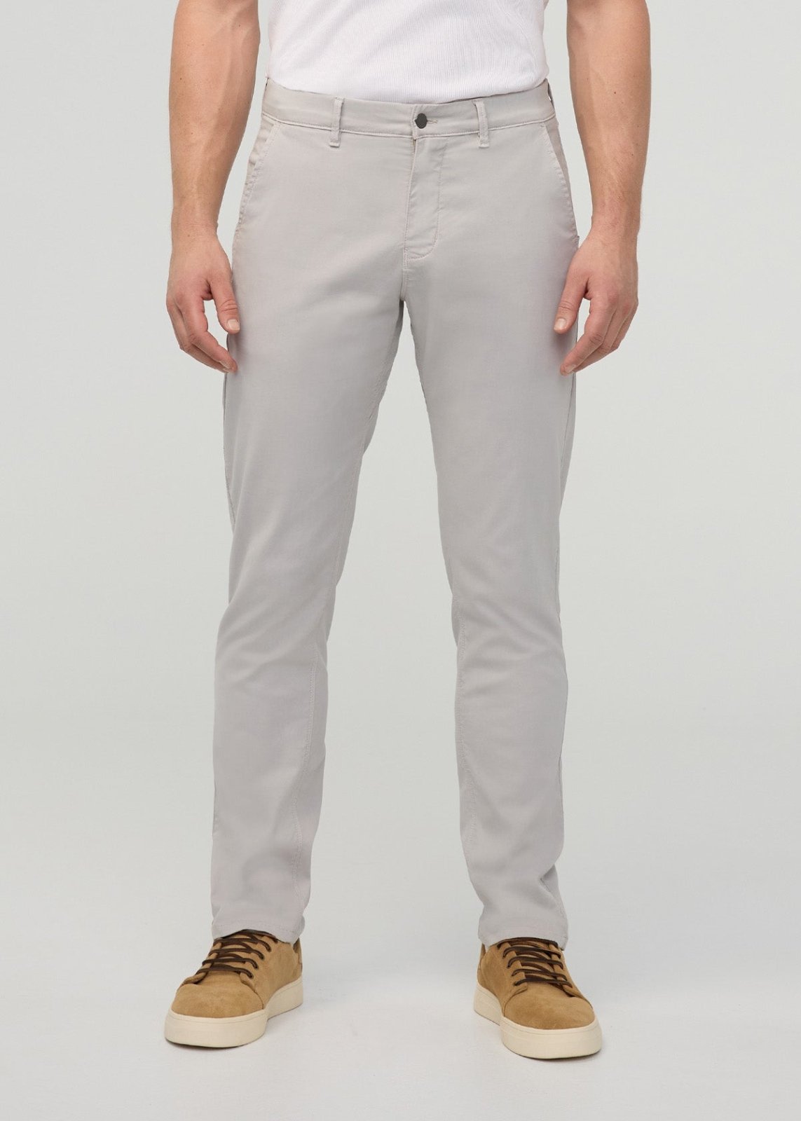 Men's Mist Lightweight Relaxed Taper Chino Pant