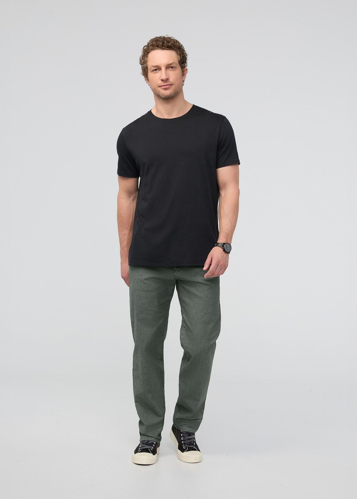 Men's Black Spruce Stretch Canvas Relaxed Straight Chino full body