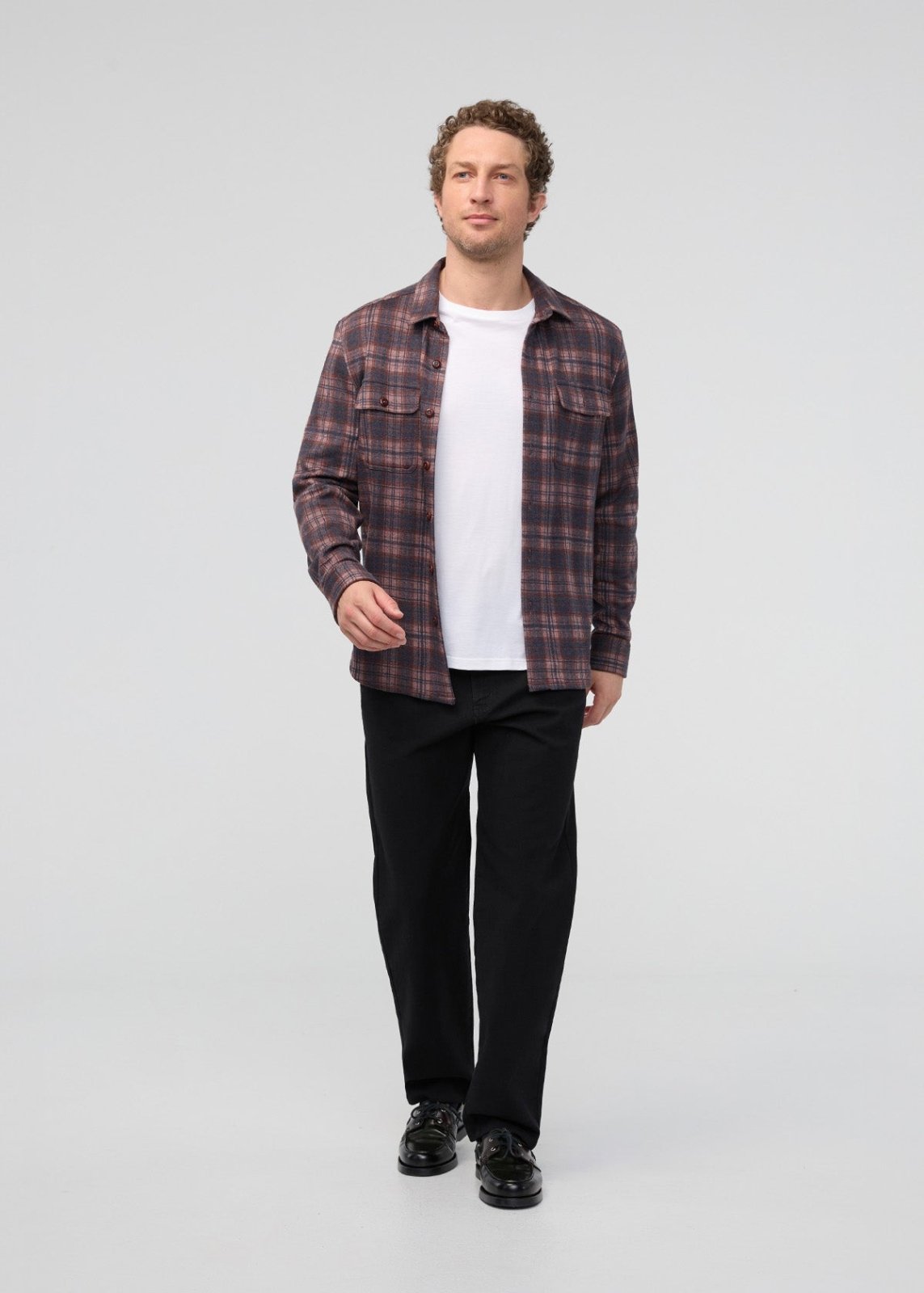 Men's Onyx Stretch Canvas Relaxed Straight Chino Full Body