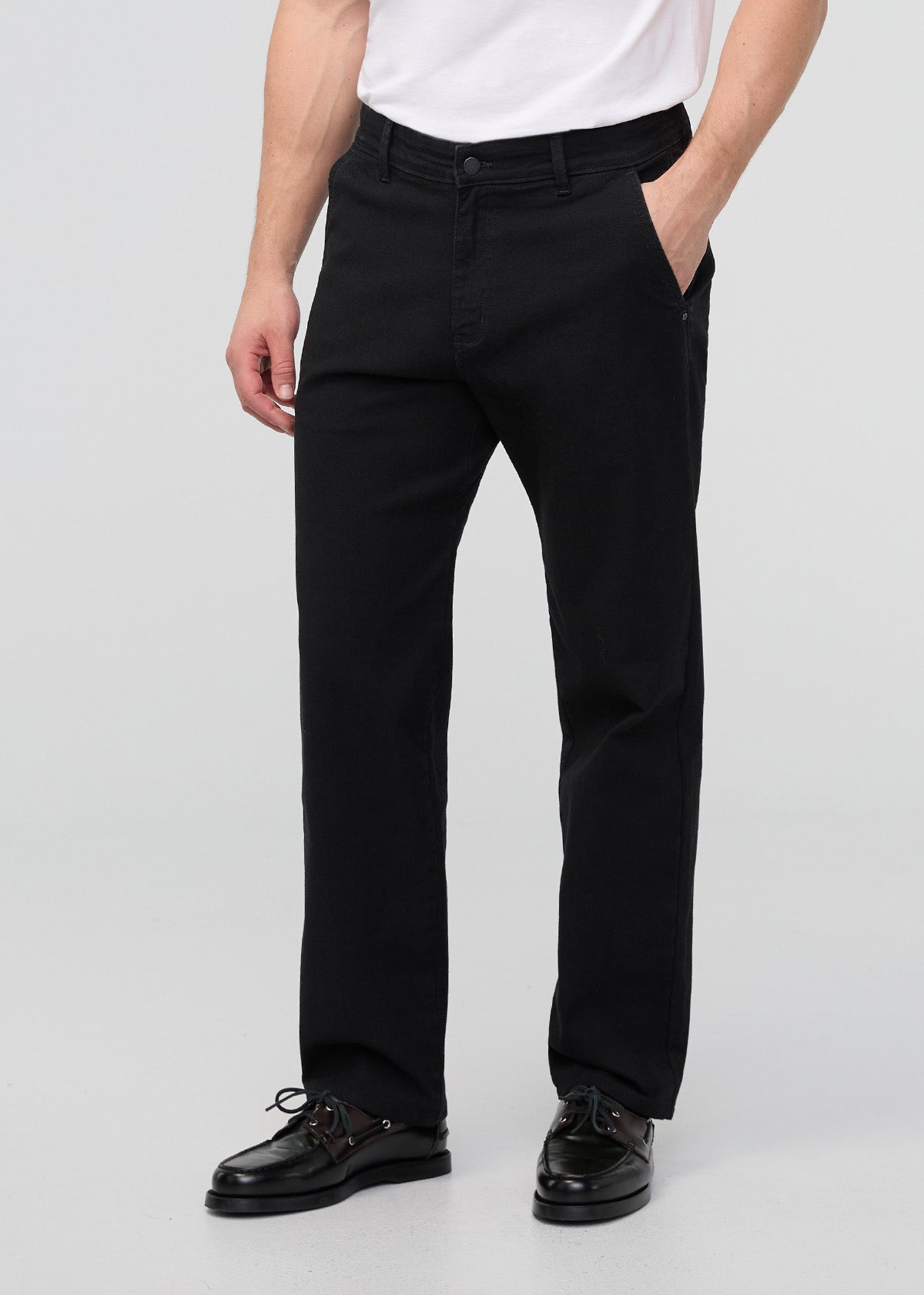Men's Onyx Stretch Canvas Relaxed Straight Chino Front