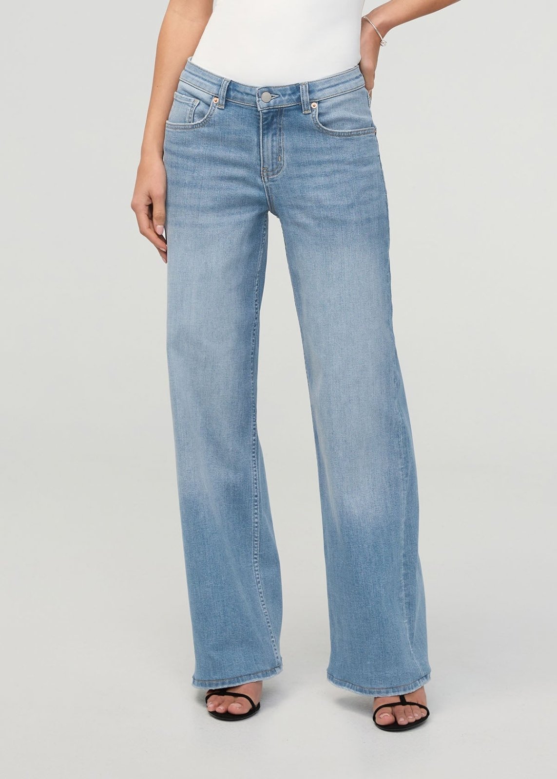 Women's Current Blue Mid Rise Loose Straight Jeans Front