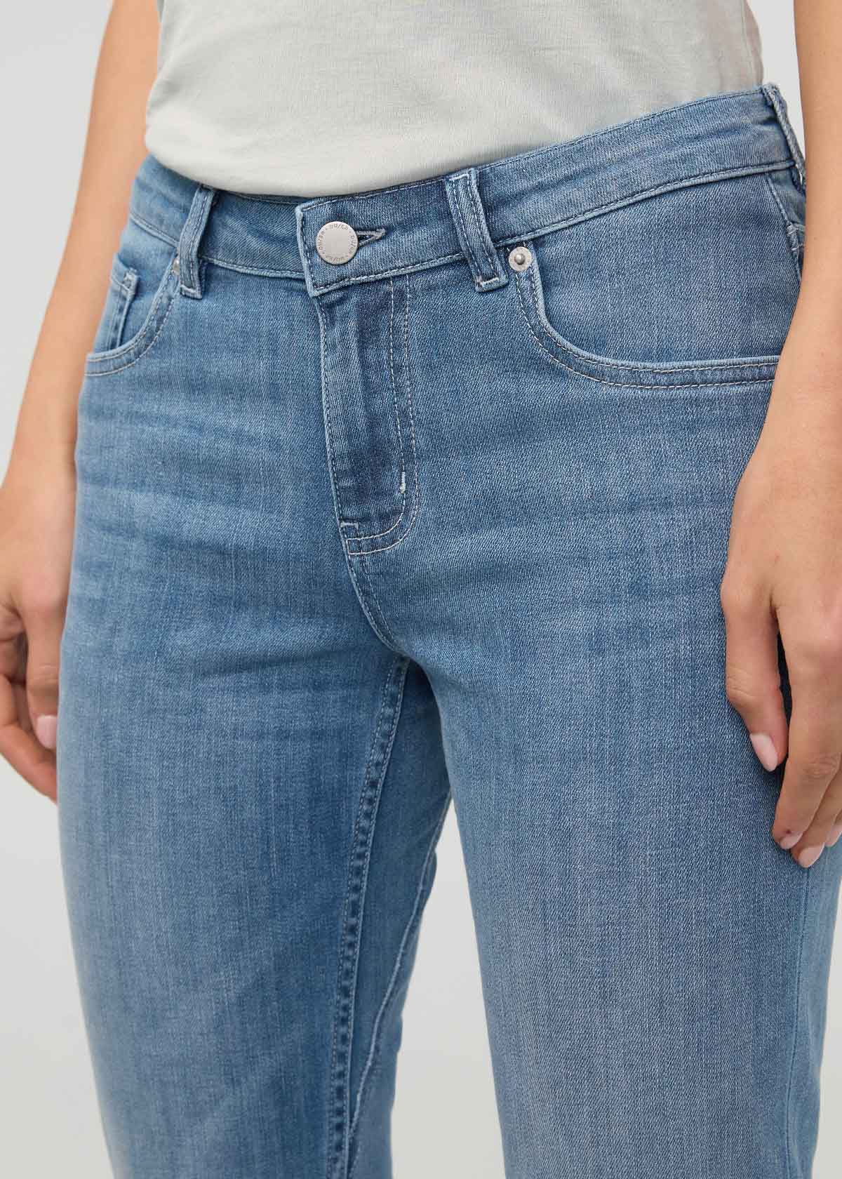 Women's Relaxed Fit Solstice Stretch Jeans Waist Detail