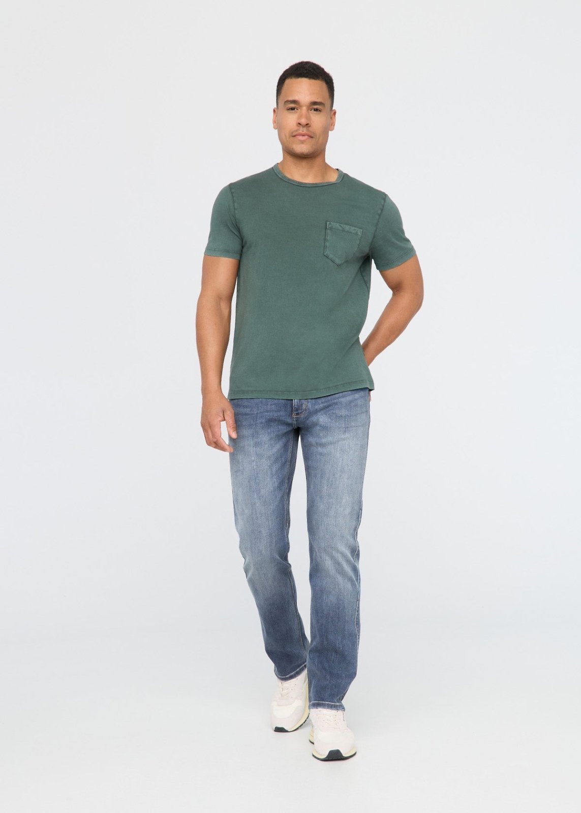 Men's Faded Straight Fit Stretch Jeans