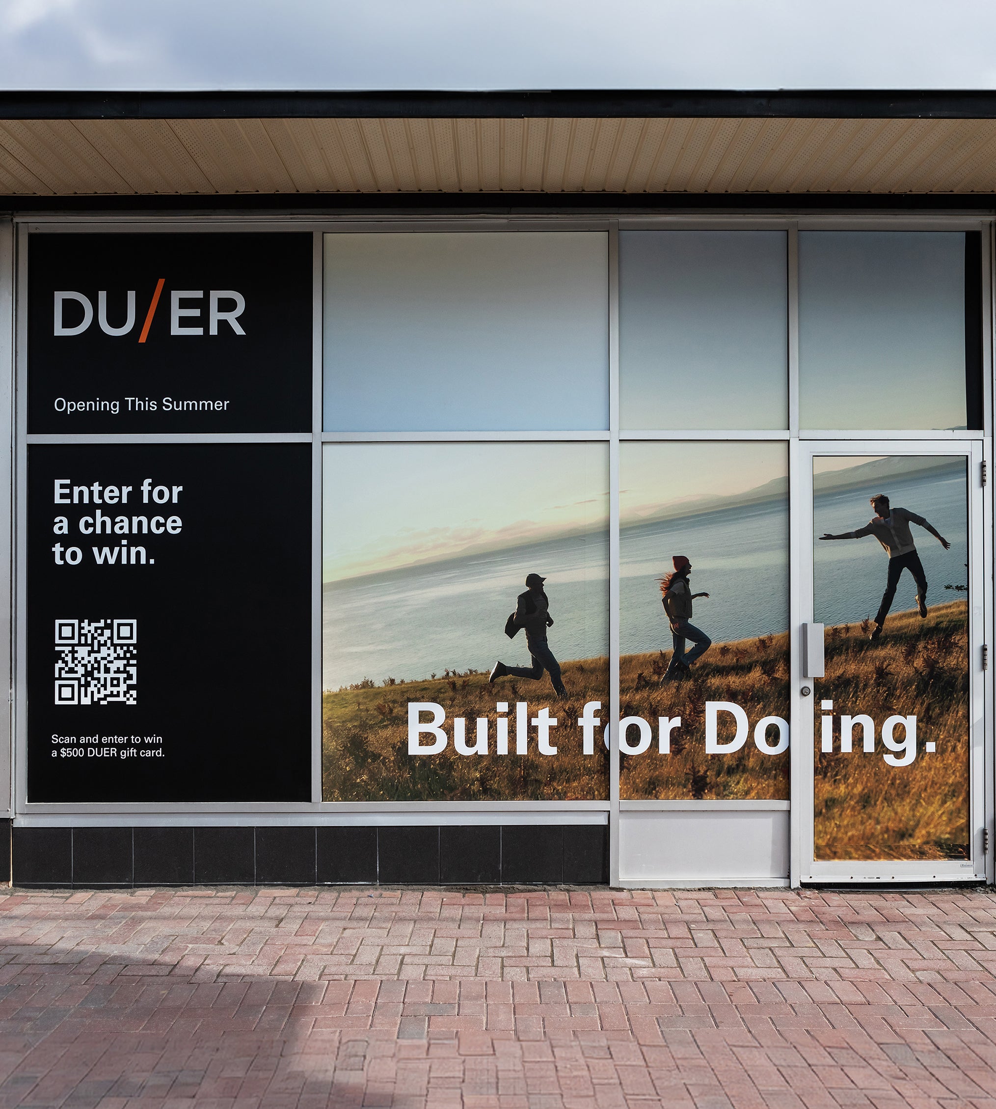 Storefront of DU/ER with promotional banners featuring people jogging by the seaside
