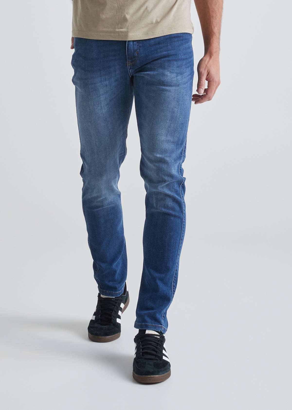 Men\'s Medium Wash Slim Fit Stretch Jeans