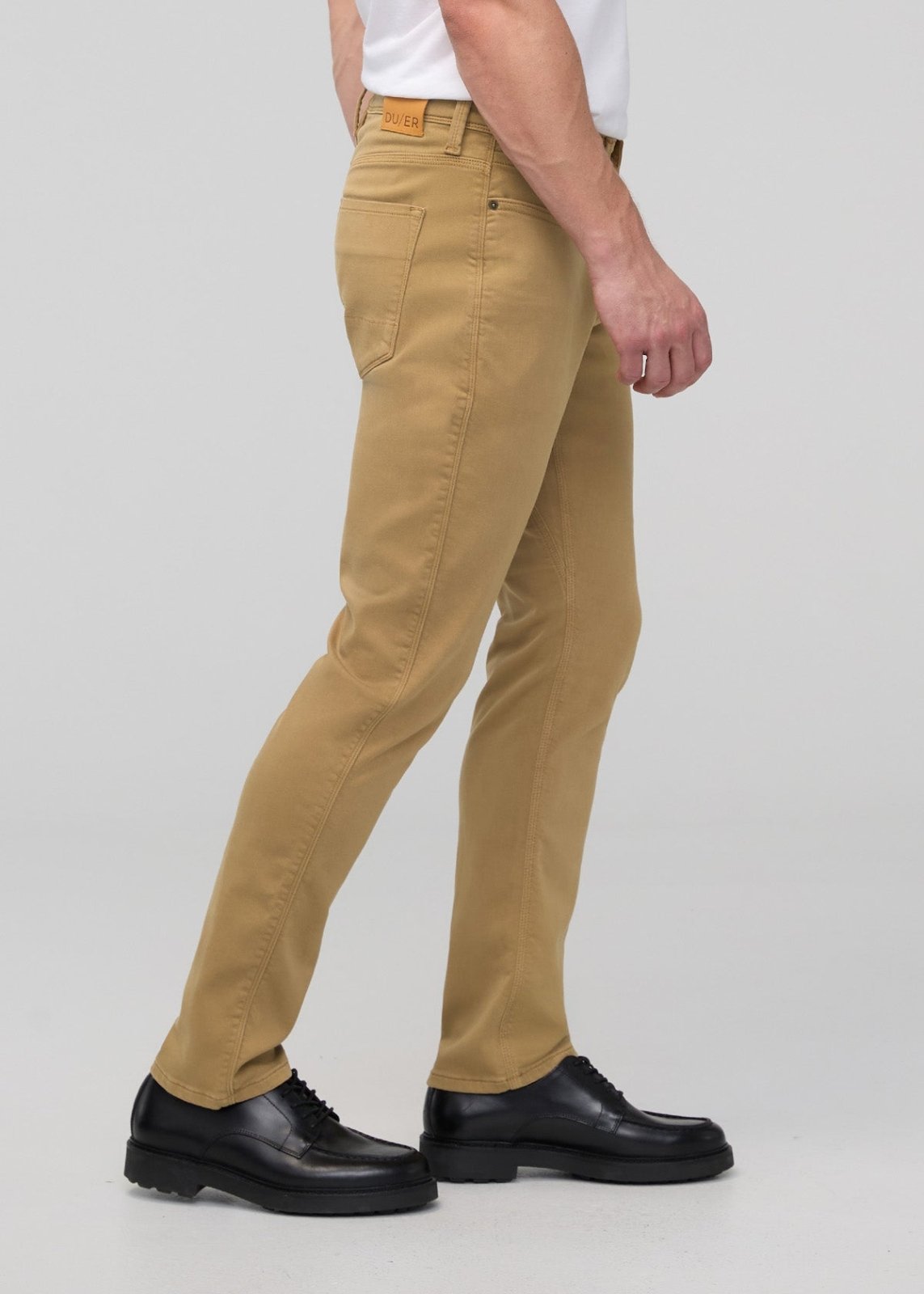 DUER Men's No Sweat Relaxed Taper - Camel DUER Men's No Sweat Relaxed Taper - Camel