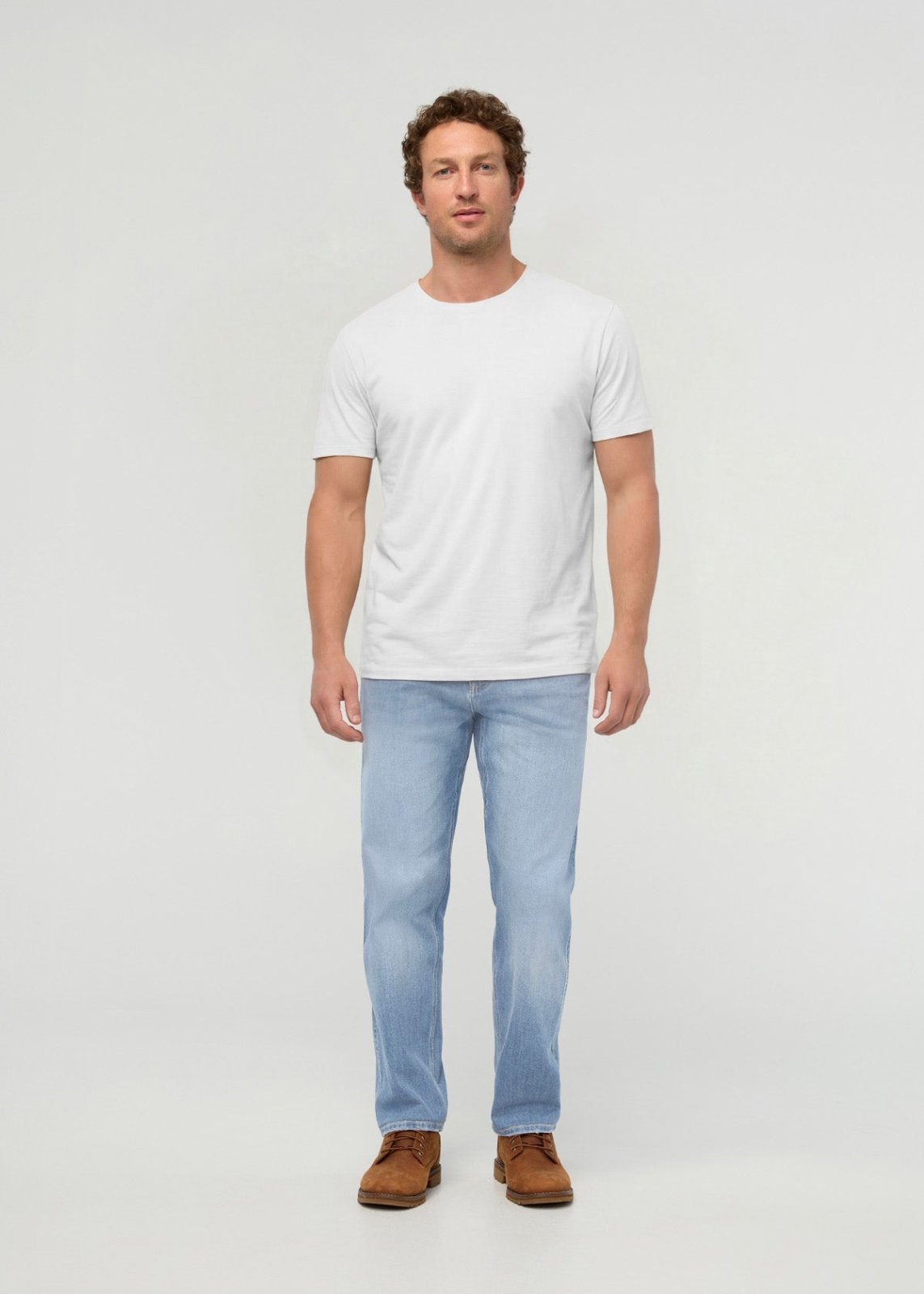 Men’s Lightweight Stretch Relaxed Straight Jeans full body