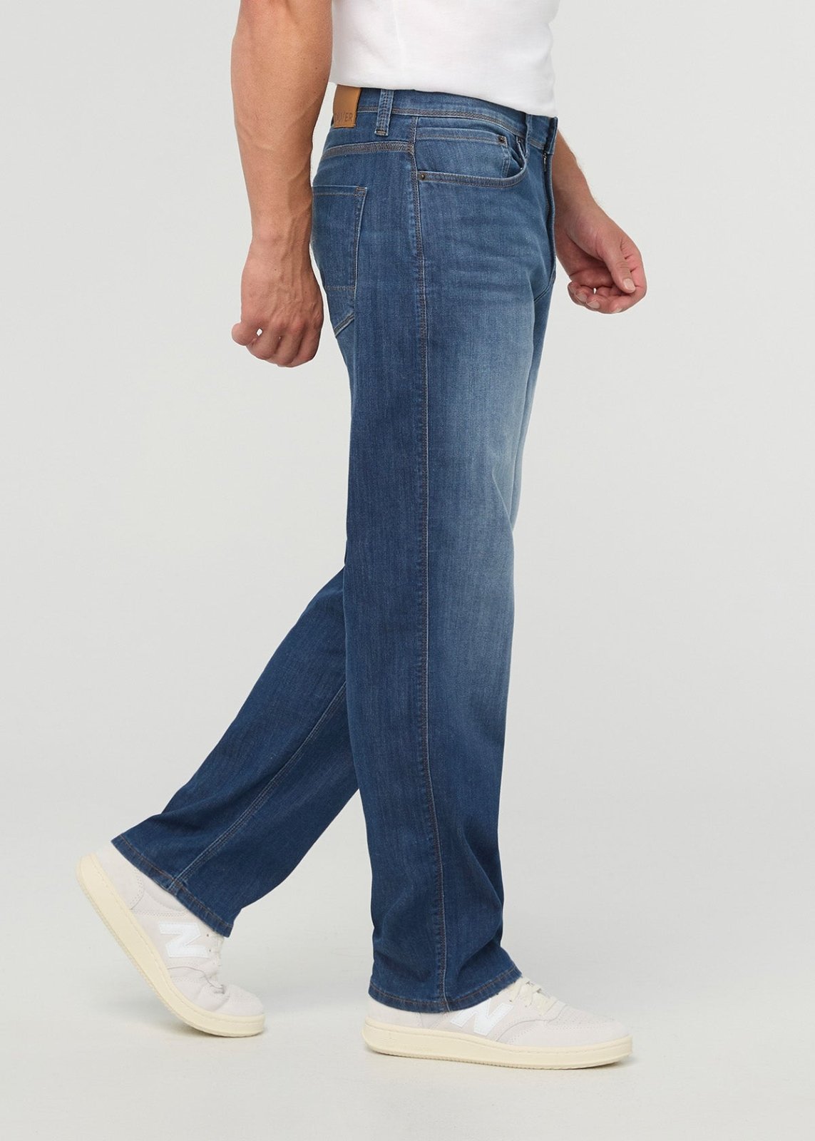 Men’s Undertow Lightweight Stretch Relaxed Straight Jeans side