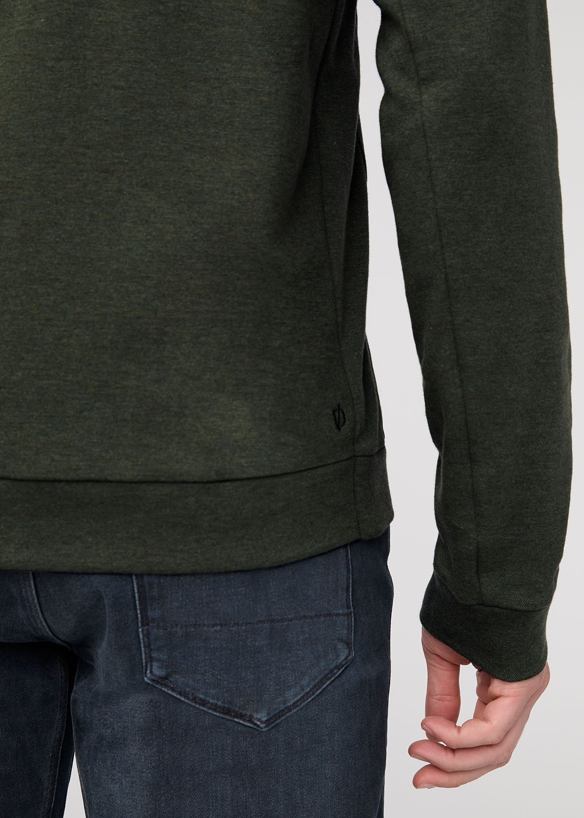 Men's Heather Peat Flannel Quarter Zip Sleeve Detail