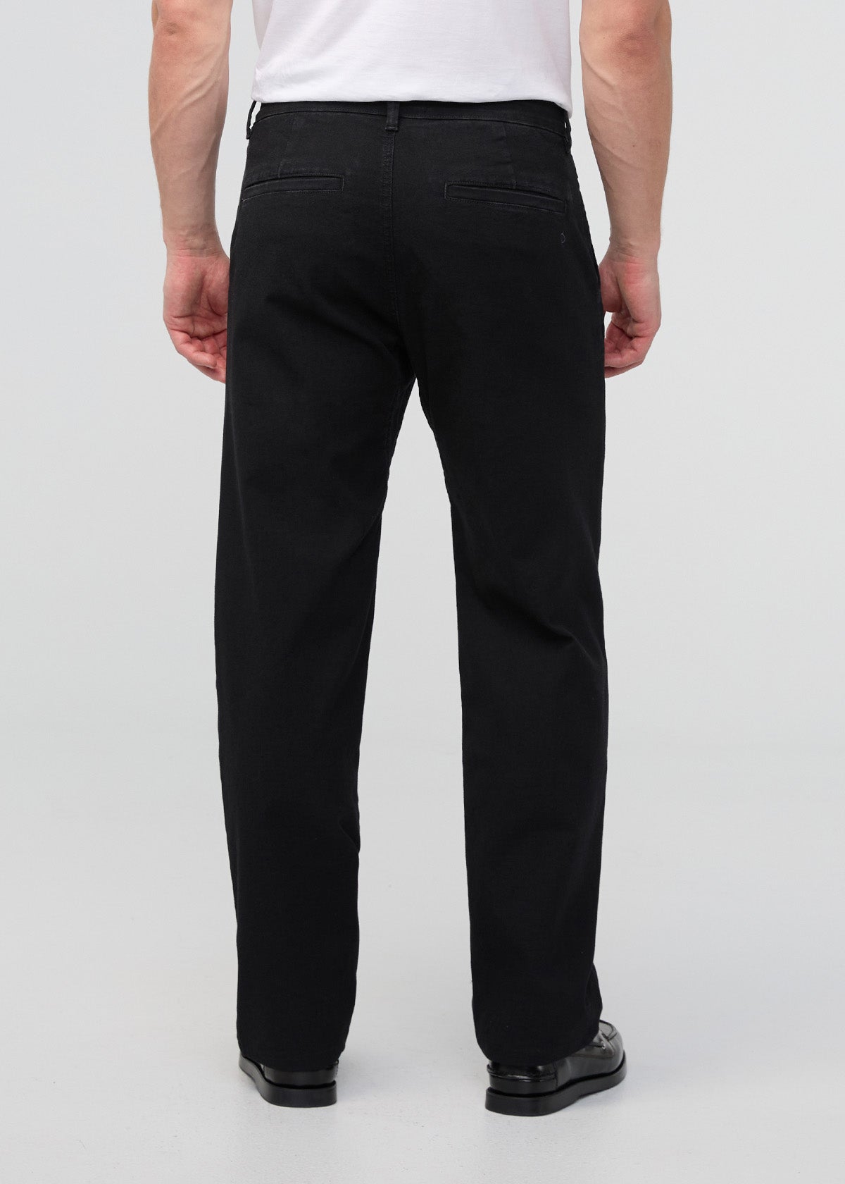 Men's Onyx Stretch Canvas Relaxed Straight Chino Back