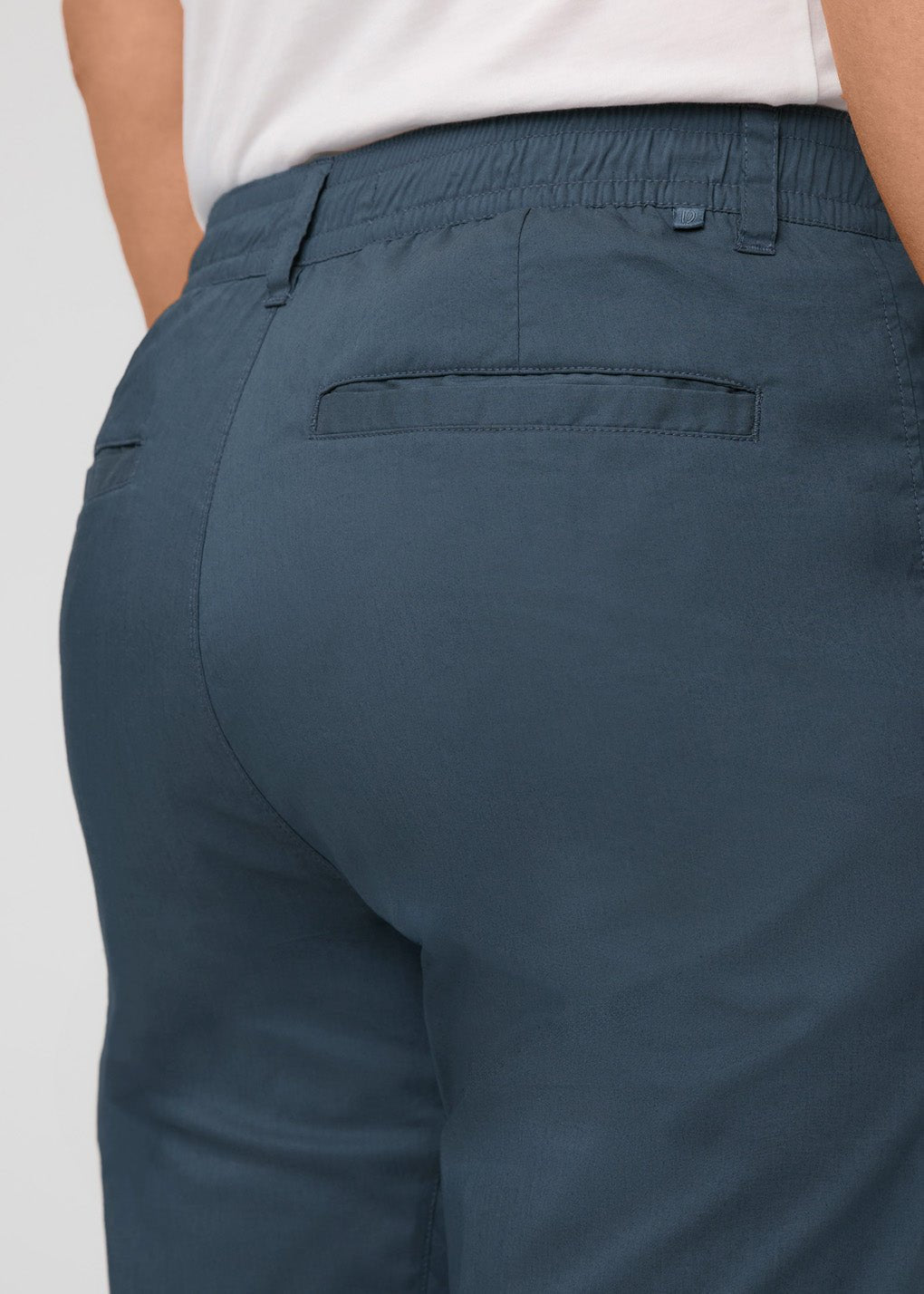 mens sail lightweight summer travel pants back waistband and pocket detail