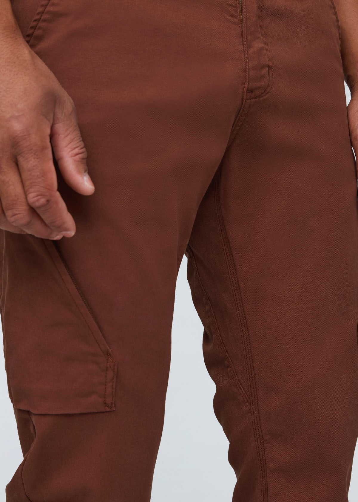 mens relaxed warm brown water resistant cargo pant gusset