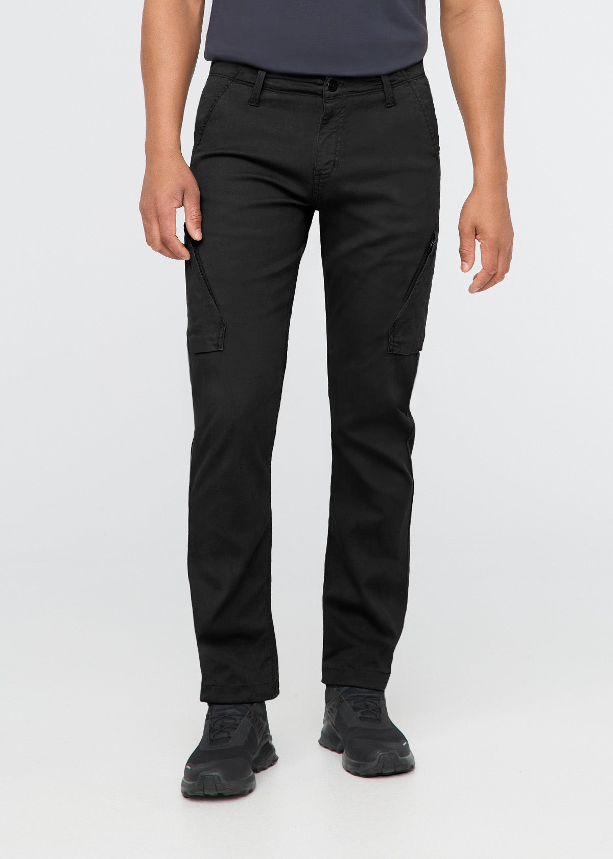 Men's Black Relaxed Water Resistant Cargo Pant Front