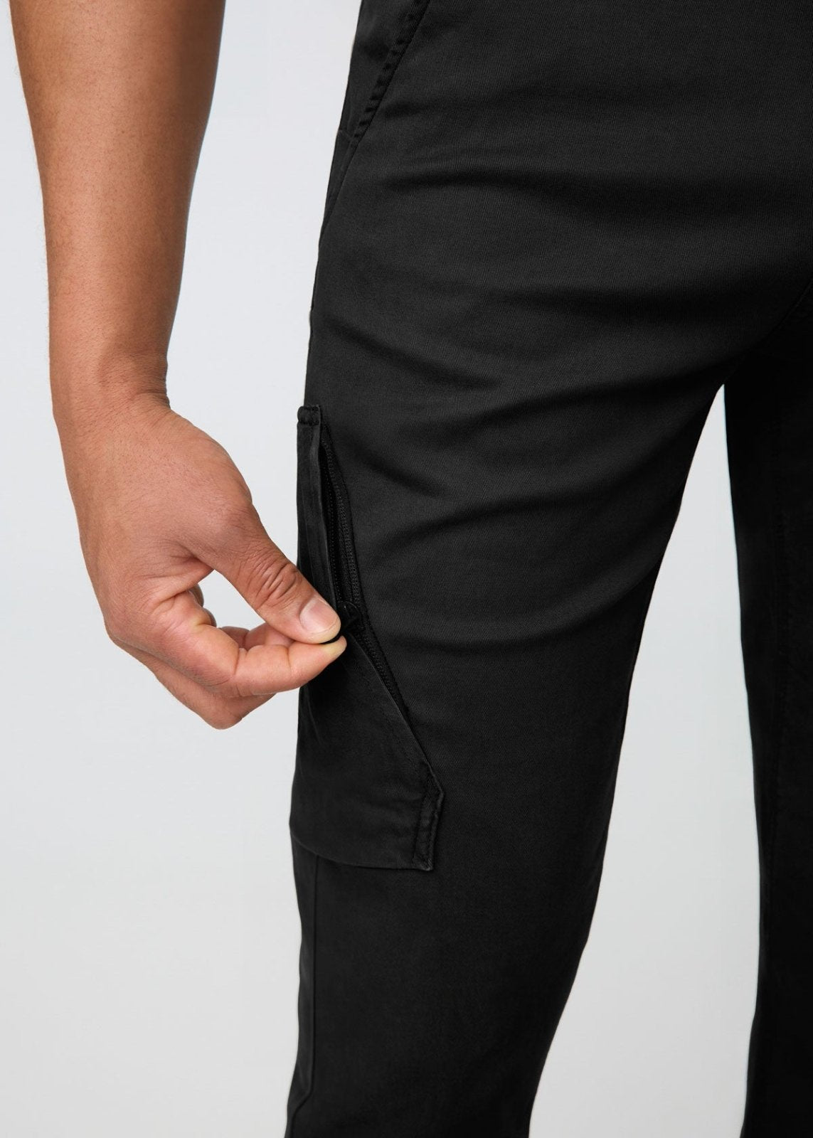 Men's Black Relaxed Water Resistant Cargo Pant Side Pocket