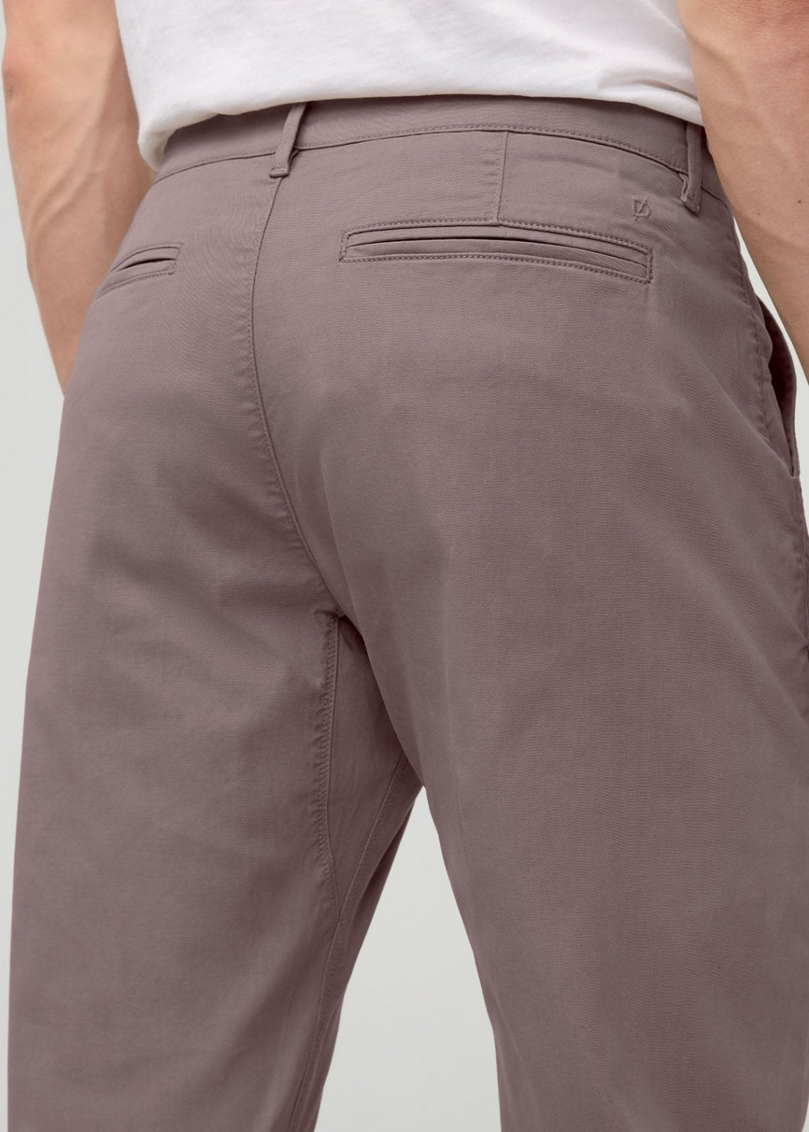 Men's Hazy Mauve Lightweight Relaxed Taper Chino Pant rear waistband