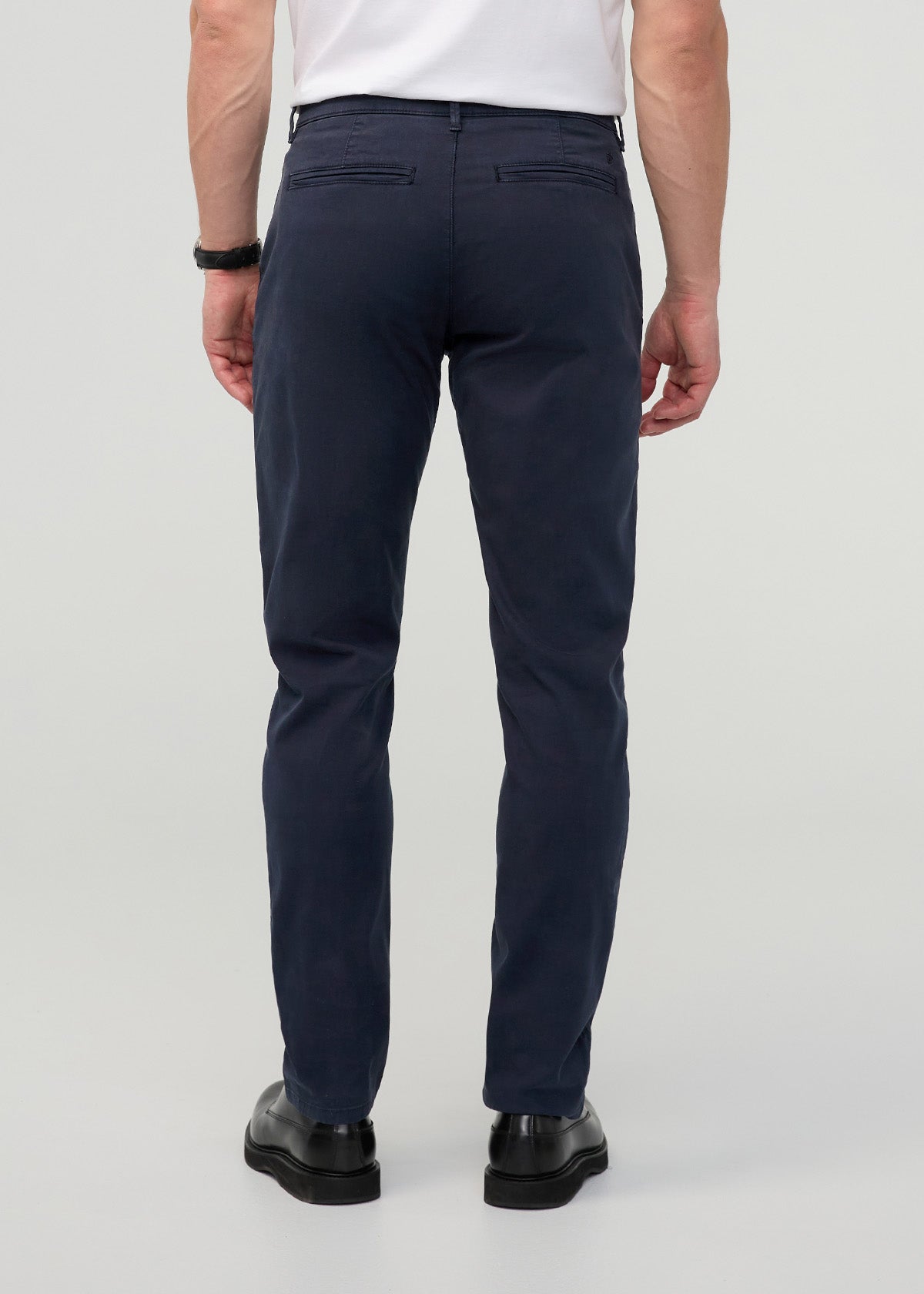 Men's Navy Lightweight Relaxed Taper Chino Pant back