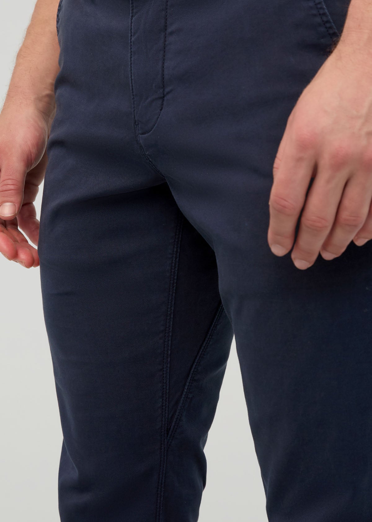 Men's Navy Lightweight Slim Straight Chino Pant front gusset