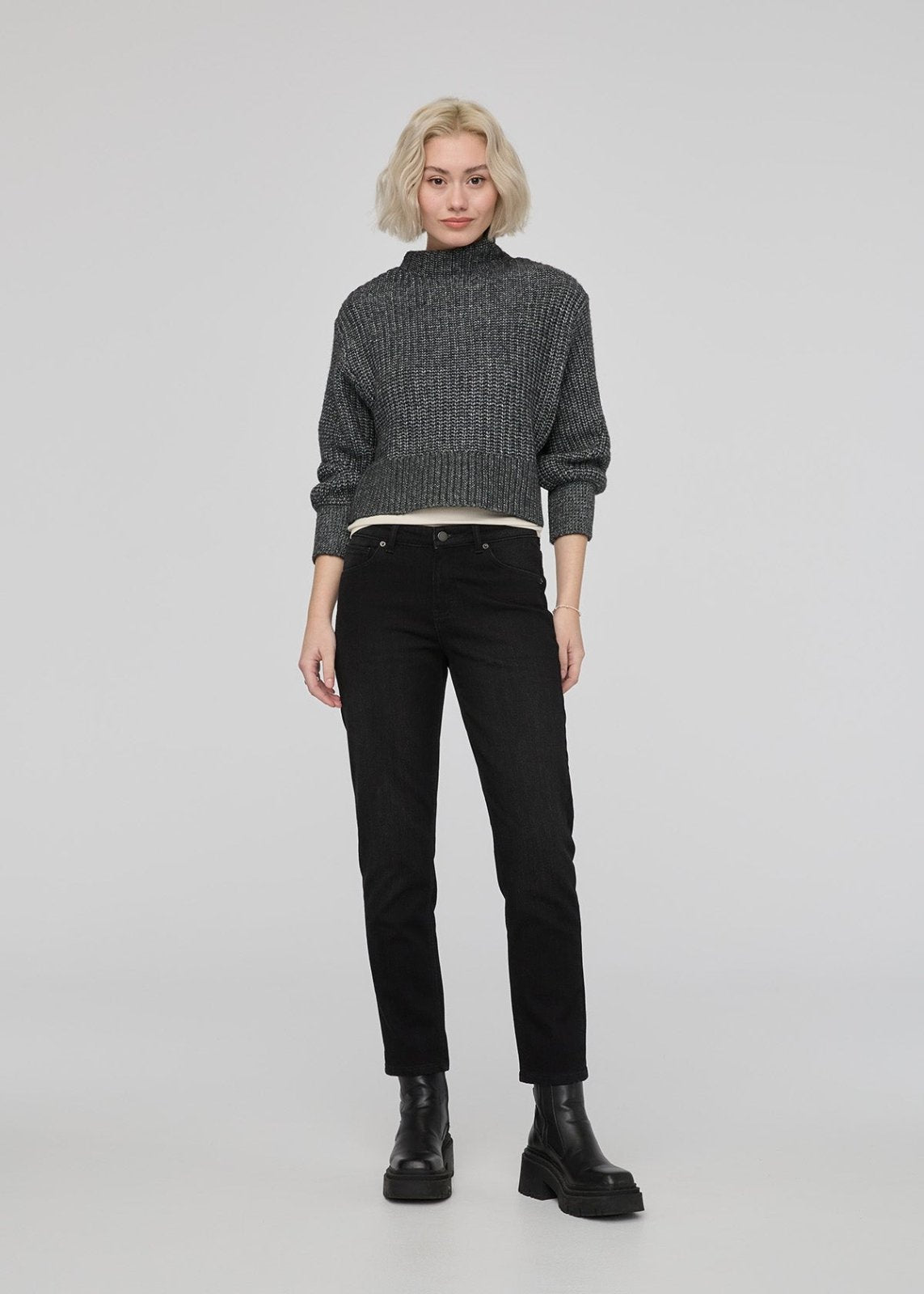 womens black relaxed-ft stretch fleece-lined jeans full body