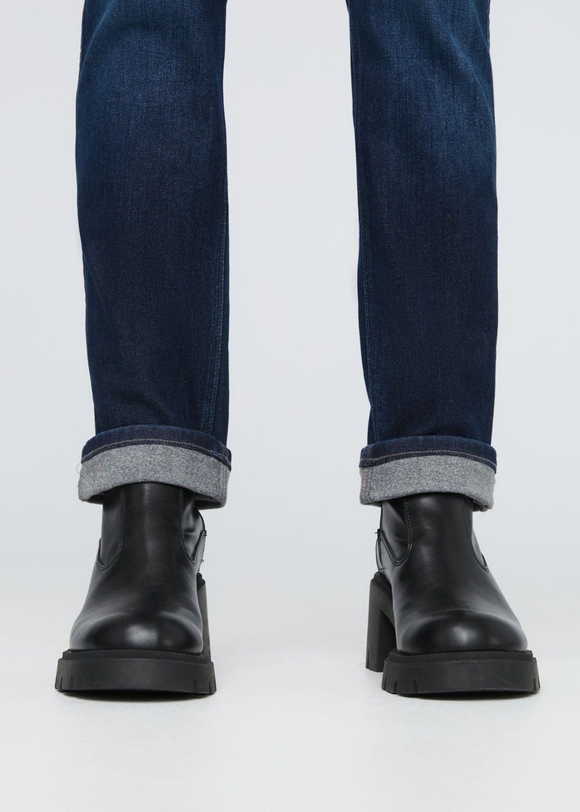 Women's Slim Straight Fleece-Lined Jeans1