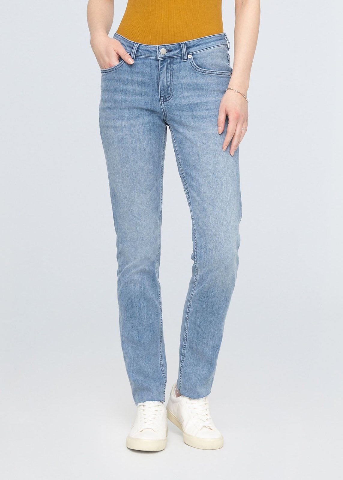 women's hazy blue relaxed fit stretch jean front