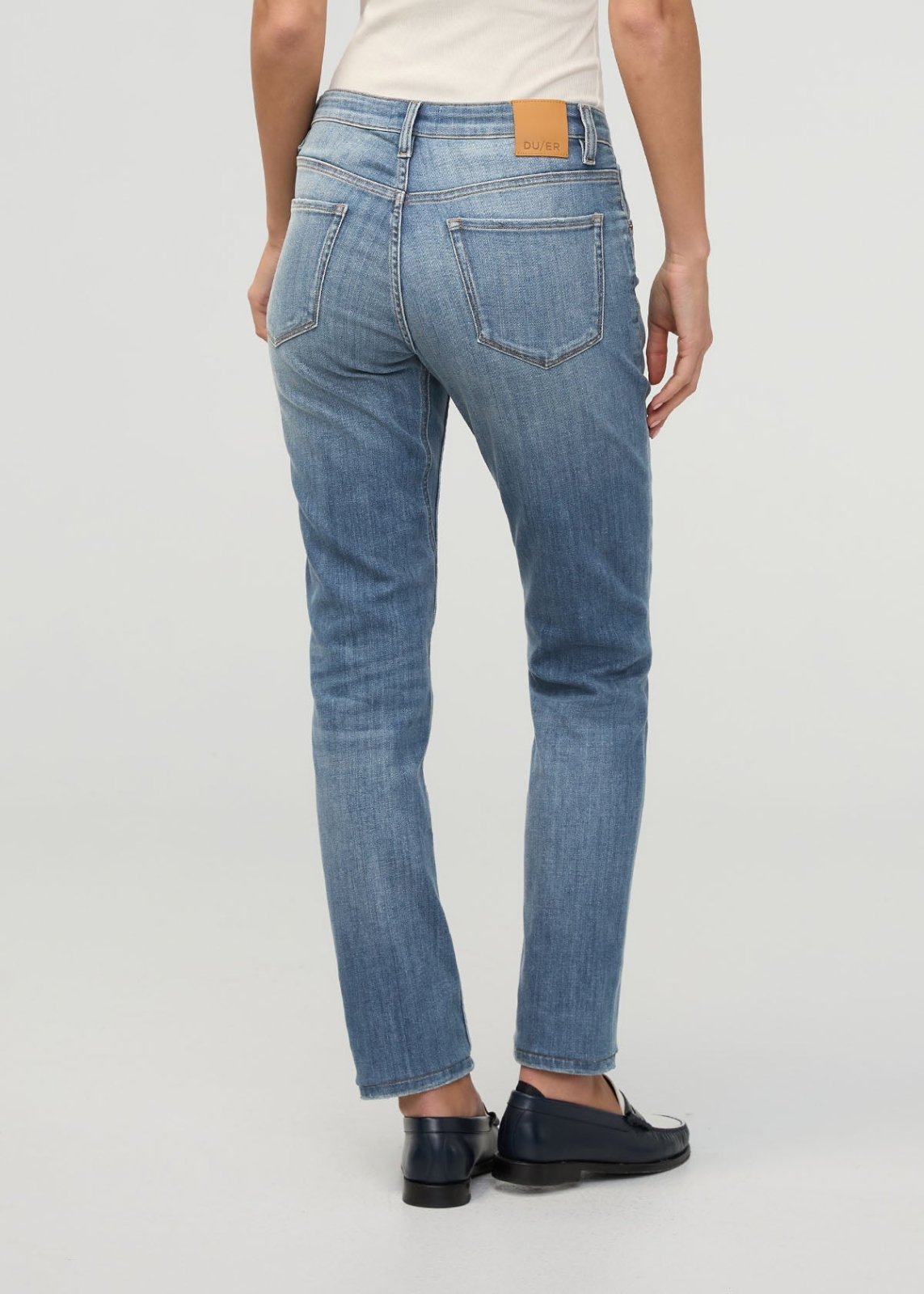 Women's relaxed taper Fit faded blue Stretch jeans back