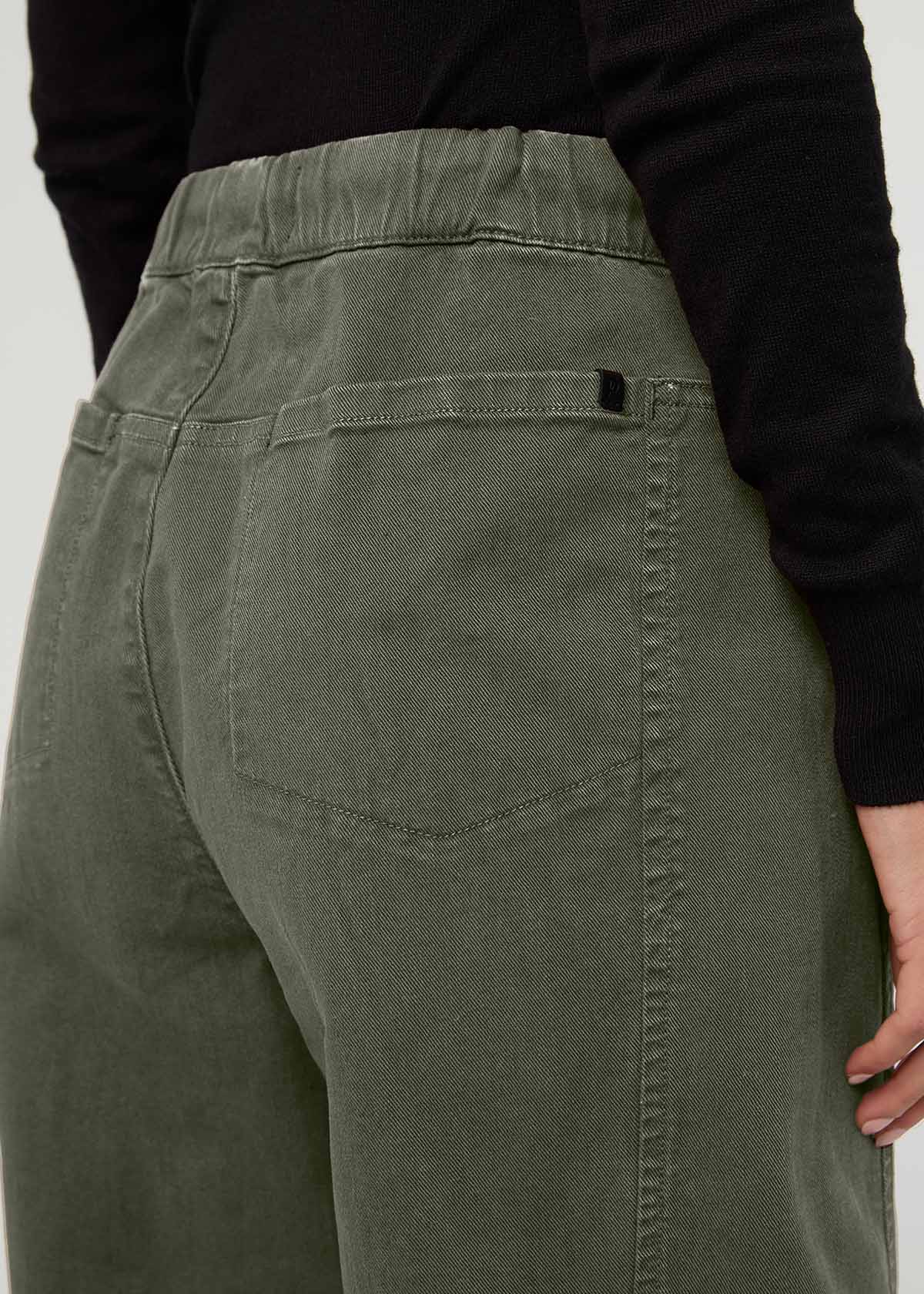 Women's Thyme Barrel Pull On Pant back pocket detail