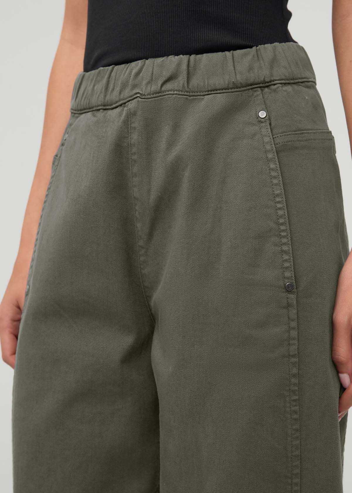 Women's Thyme Barrel Pull On Pant front waistband detail