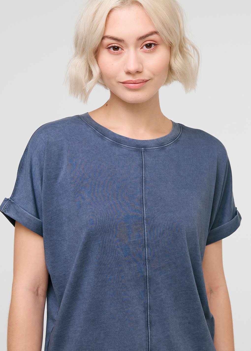 womens vintage blue 100% pima cotton t-shirt front neckline detail
