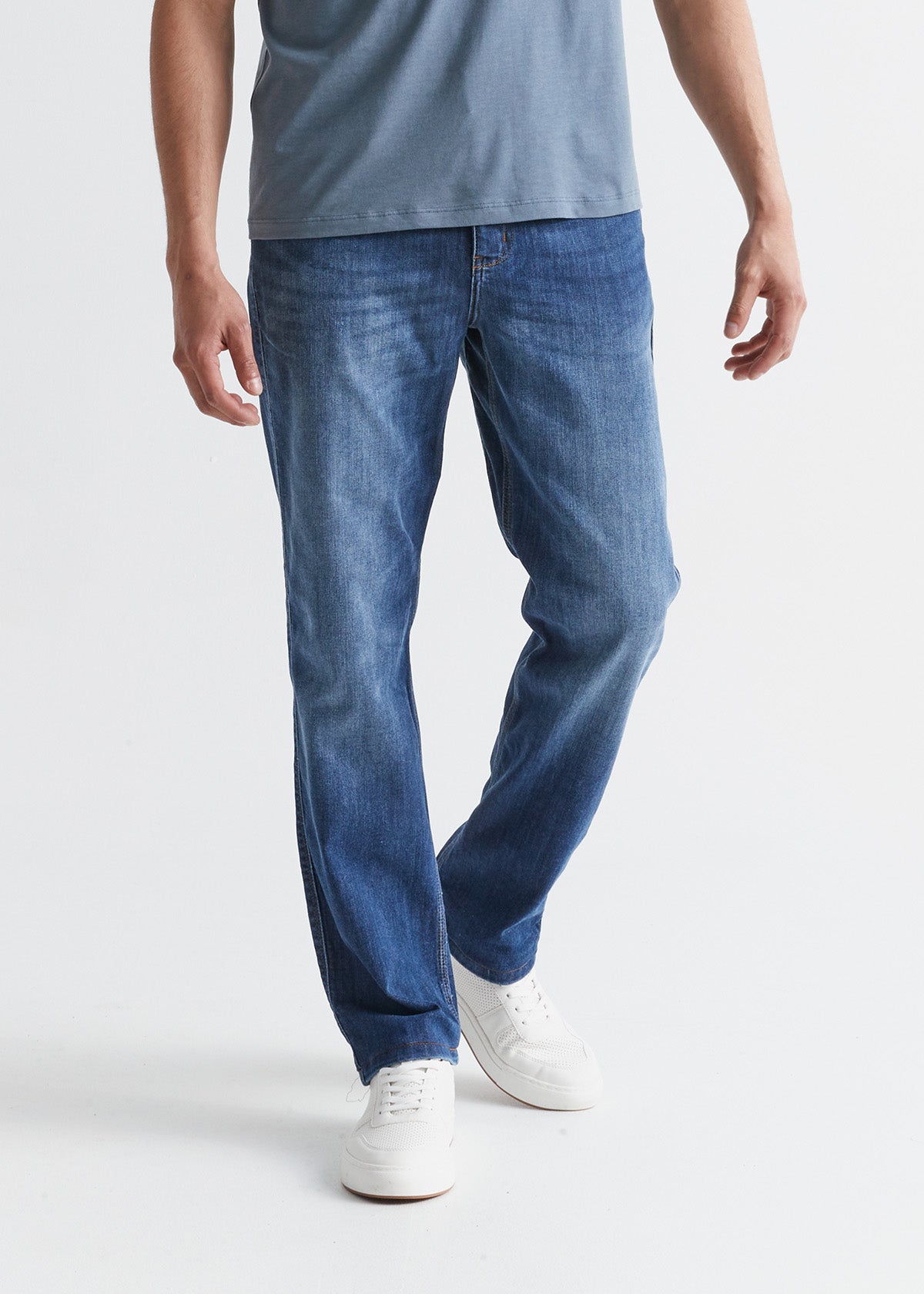 Men's Faded Blue Relaxed Fit Stretch Jeans