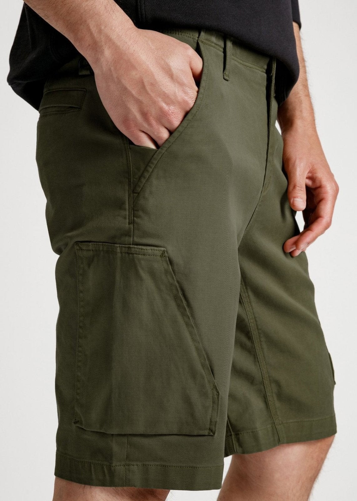 mens green athletic adventure pant pocket detail